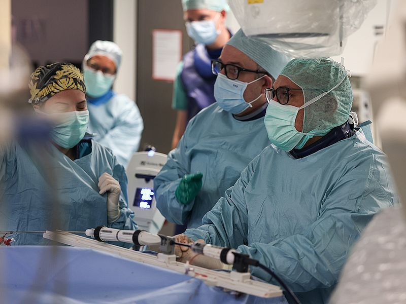 Erstmalig im Saarland: Minimalinvasiver Mitralklappenersatz erfolgreich durchgeführt Erstmalig im Saarland: Minimalinvasiver Mitralklappenersatz erfolgreich durchgeführt