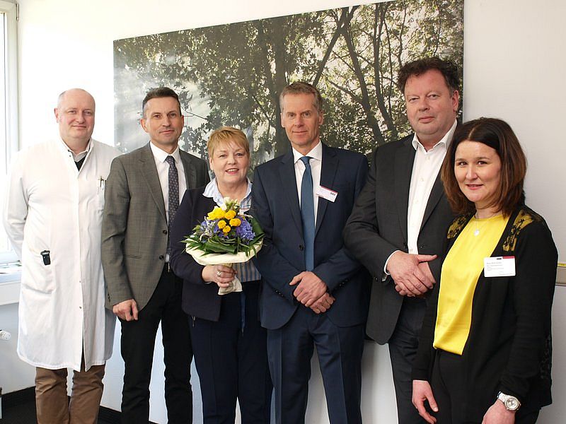 Der neue Ärztliche Direktor Dr med Ulrich Frey steht neben Geschäftsführer Bernd Mege und dem Direktorium des Klinikum Idar-Oberstein