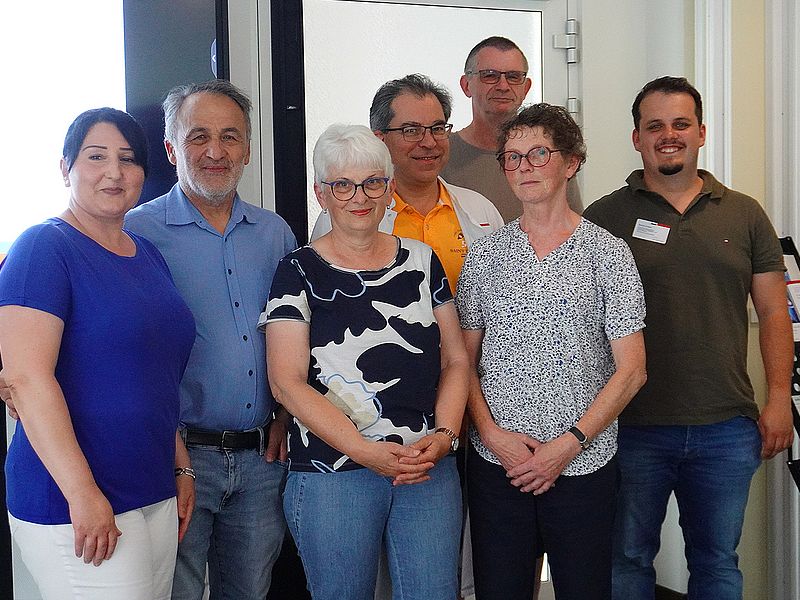 Wer denkt schon gerne an den Notfall? Gruppenfoto mit 7 Personen, medizinisches Fachpersonal