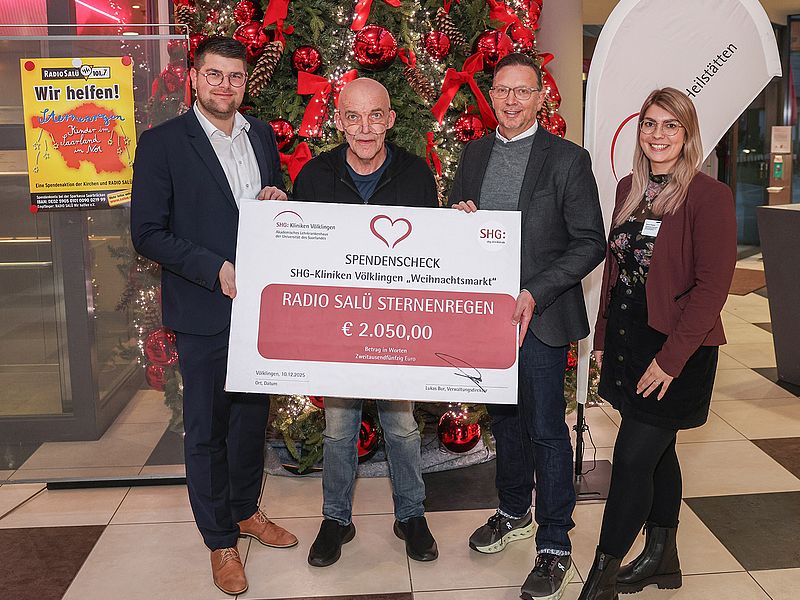 Weihnachtsmarkt-Spendenübergabe Weihnachtsmarkt-Spendenuebergabe 2.050 Euro an Hilfsaktion „Radio Salü Sternenregen“