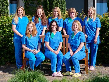 Gruppenfoto der Hebammen