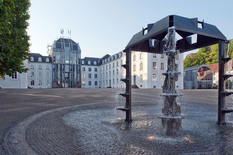 Saarbrücker Schloss Saarbrücker Schloss, Außenaufnahme mit Brunnen